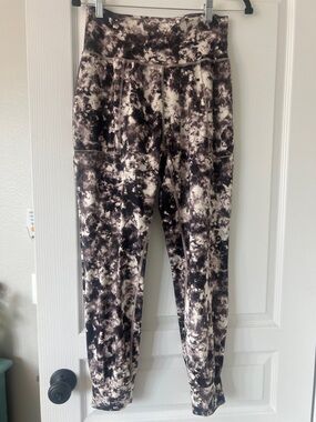 LIKE NEW Athleta Black and Cream Tie-Dye Track Joggers size small
